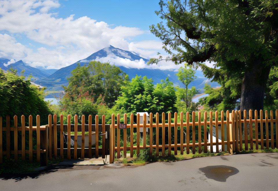 Chalet with View of the Mountains and the Thun Lake 썸네일