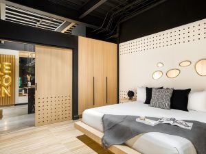 Downtown Designer Apartments by Uliv