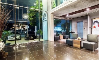 B2 Black Business and Budget Hotel