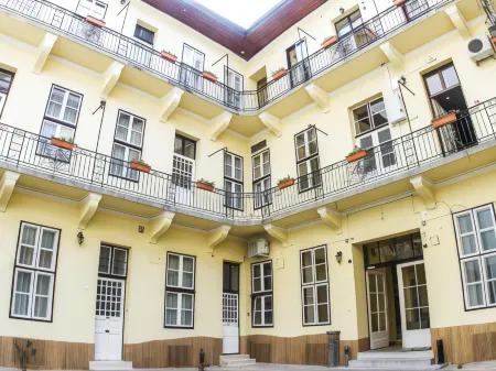 Central Hotel 21 and Apartments