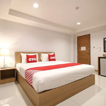 Super OYO 483 Pannee Hotel Khaosan Отели рядом с достопримечательностью «Школа Сатривитайя»