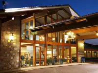Inn of the Hills Hotel and Conference Center فنادق في كيرفيل