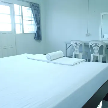 Albatross Guesthouse @ Thungwualaen Beach Отели в г. Район Патхио