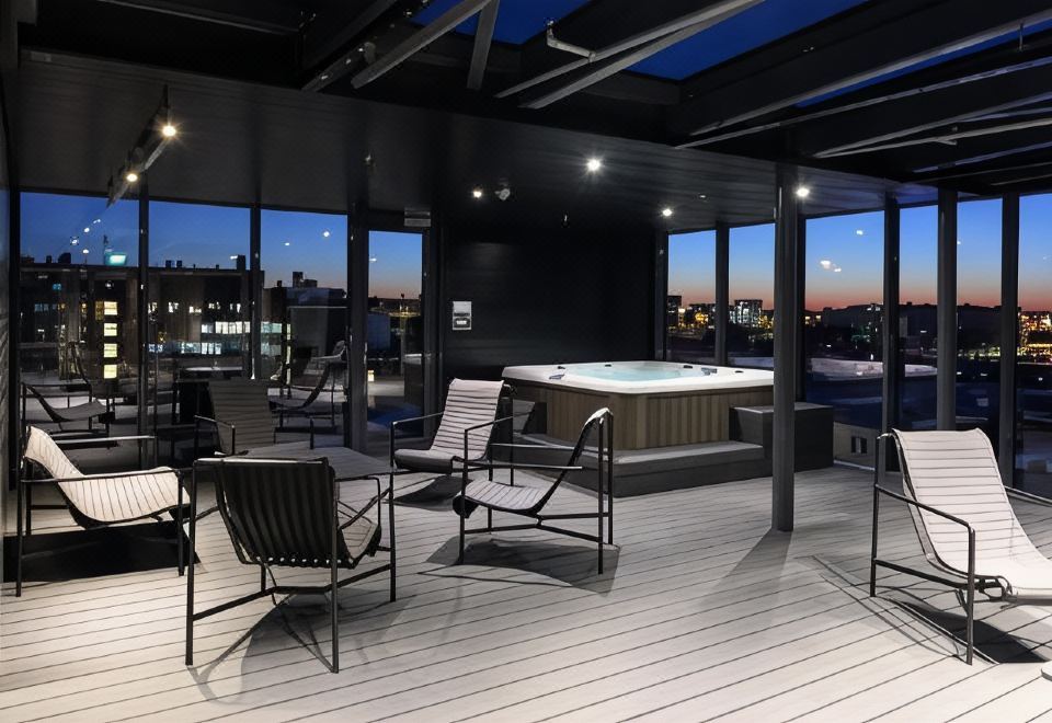 홀리데이 인 헬싱키의 깔끔한 객실 모습