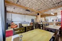 Hillside Karakol B&B - Bãi đậu xe