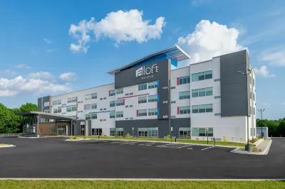 Aloft Florence Hotels near West gate Square