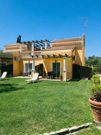 L'Eremo Luxury Messonete Отели рядом с достопримечательностью «Old Perithia - Corfu's Oldest Village»