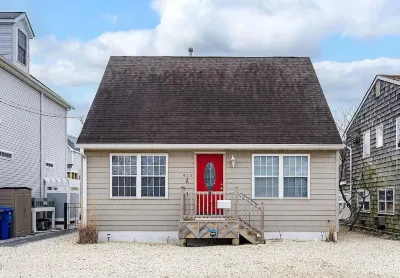 Waterfront Bayside 3 Bed 2 Bath Seaside Heights/Ortley -Dock & Fenced Patio