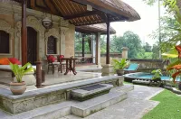 Pita Maha Resort & Spa Hotels near Mozaic Restaurant