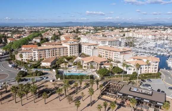 裴吉斯港海洋療養美居酒店