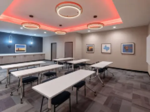 La Quinta Inn & Suites by Wyndham DeSoto Hotels in DeSoto