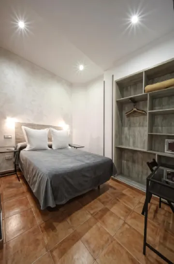 Hostal Las Fuentes Hotels near Puerta del Sol