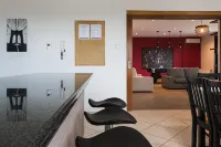 Alexander Apartments Airport - Afhentnings-/afleveringstjenester
