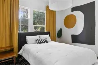 Fox at Fourth Street Walk to downtown Chico