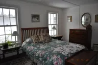 Charming & Private Farm House