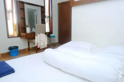 Guest House Bibong Makassar Mitra RedDoorz Các khách sạn ở Biringkanaya