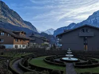 Alpenrose Hotel and Gardens - parking