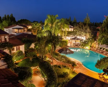 ノラ クラブ ホテル プーラのホテル