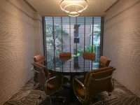 Ashley Hotel BKK Отели рядом с достопримечательностью «Торговый центр SeenSpace»