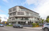Esplanade Apartments Hotels in Hot Water Beach