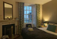 The Hopetoun Arms Hotel Hotels in 