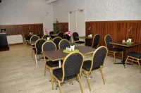 隆內比大飯店 - 早餐