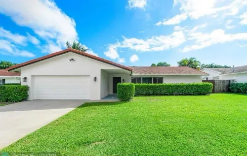 Luxury Modern Palm Beach Gardens Home with Heated Pool-Near Beach & Restaurants