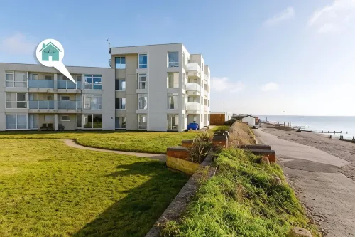 Two Bed Seafront Escape in East Wittering