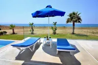 Blue - Beach Front Spectacular Villa Sleeps 10 - Villas