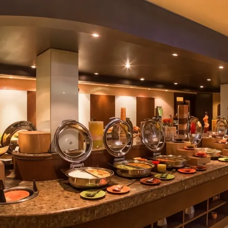 Ellaa Hotel Gachibowli Отели рядом с достопримечательностью «Оушен Парк»