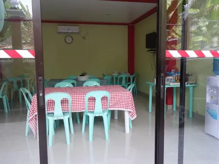 La Fela Pension House Отели рядом с достопримечательностью «Our Lady of the Immaculate Conception Church»