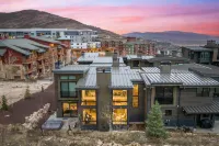 Stunning Mountain Retreat with Private Hot Tub & Theater