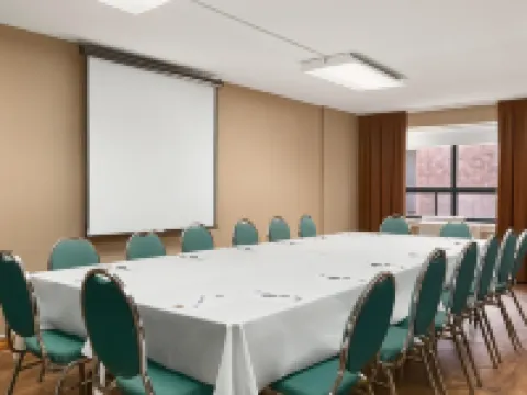 Travelodge by Wyndham Barrie Hotels in Barrie