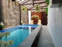 Ostic House - Pools