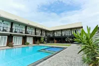 Golden Star Beach Hotel - สระว่ายน้ำแบบอินฟินิตี้