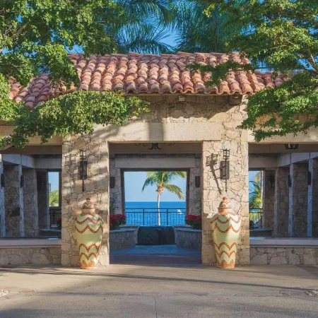 2 Bedroom @ Hacienda Beach Club! Deluxe Tropical Beach Front Suite Great Rates Отели рядом с достопримечательностью «Los Cabos Whale Shark»