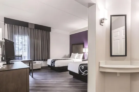 La Quinta Inn & Suites by Wyndham Atlanta Conyers Hotels in 