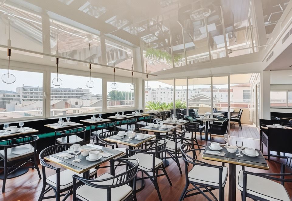 Hotel Cannes Centre Univers Over view