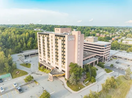 Delta Hotels Sherbrooke Conference Centre Отели в г. Шербрук