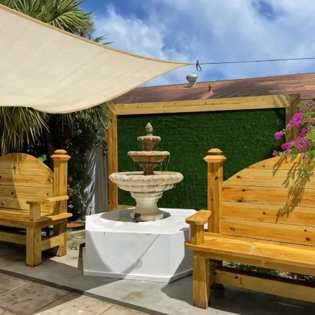 Colony Club Inn & Suites