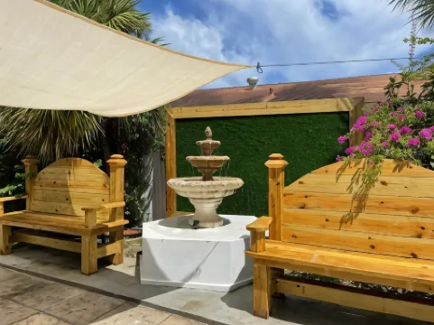 Colony Club Inn & Suites