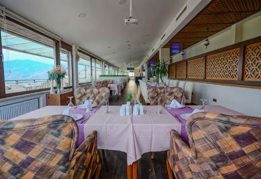 2. 세라 레이크 리..