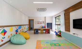 Modern apt With Pool Near the Beach Avr0203