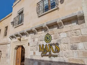 Mak's Cave House