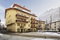 Hotel Sassella - Ristorante Jim Hotel in zona Crotti di Piattamala