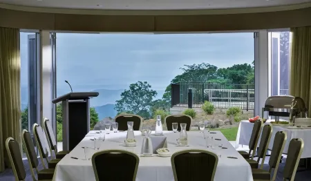 O'Reilly's Rainforest Retreat Отели в г. Тайалгам