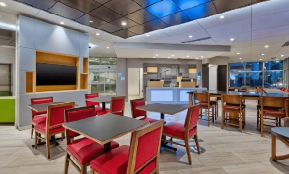 Holiday Inn Express & Suites JERSEY CITY - HOLLAND TUNNEL by IHG