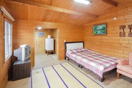 Taean Mountain and Sea Pension Отели рядом с достопримечательностью «Mallip'o-haesuyokchang»