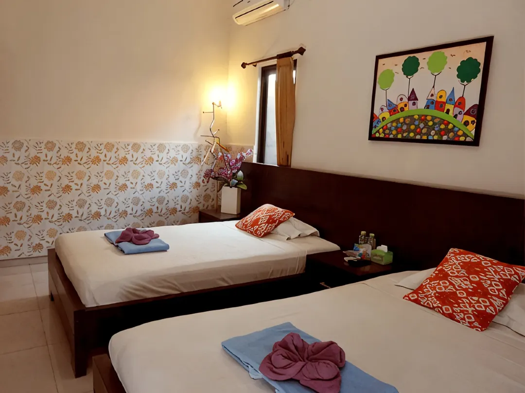 Dpavilion Guest House & Resto - Malang