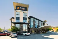 Comfort Suites Hotel in zona Arlo's Honey Farm